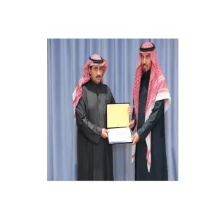 رئيس الجامعة يكرم الإدارة العامة للمرافق والاسكان على دورها البارز في العمل التطوعي