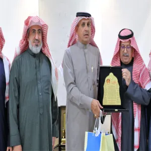 الإدارة العامة للشؤون الإدارية والمالية تقيم حفل تكريم لمساعد المدير العام بمناسبة تقاعده