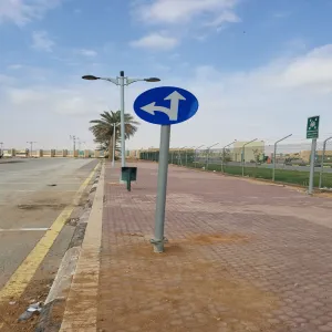 تركيب لوحات إرشادية داخل طرق الإسكان
