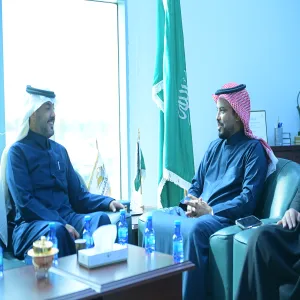 مدير المركز الإعلامي يلتقي بعميد شؤون الطلاب