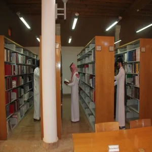عدد من طلاب الكلية في زيارة لمكتبة الرحمانية
