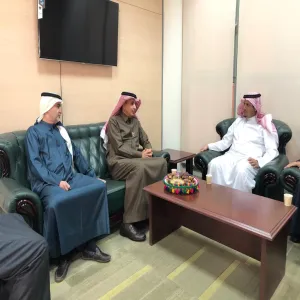 مدير عام الشؤون الإدارية والمالية يشارك كلية التربية احتفال يوم التأسيس