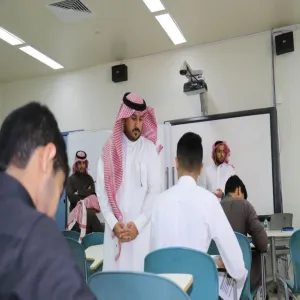 الرئيس التنفيذي للكلية التطبيقية يتفقد سير الاختبارات النهائية ويزور المكتب التنسيقي لفرع الكلية بالزلفي