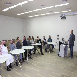 وحدة الاعتماد الأكاديمي وضمان الجودة تقيم ورشة عمل حول إعداد تقرير المقرر الدراسي بطريقة احترافية