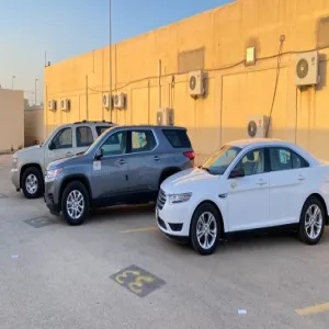 الخدمات العامة تقدم خدماتها في تنقلات ضيوف الجامعة من وزارة العدل