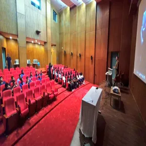 الكلية تقيم البرنامج التعريفي للمستجدين في عدد من الأقسام