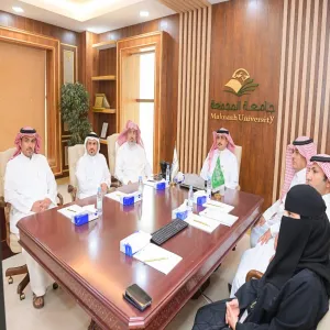رئيس الجامعة يدشن مشروع تطوير قيادات منسوبي الجامعة الذي تنفذه عمادة الموارد البشرية بالتعاون مع معهد الدراسات والخدمات الاستشارية