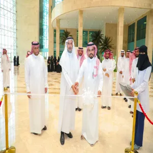 وكيل الجامعة للشؤون التعليمية يفتتح الحملة التوعوية بأضرار المخدرات بالجامعة