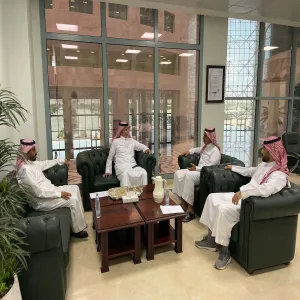 مدير عام العلاقات والمؤتمرات يزور عميد تقنية المعلومات