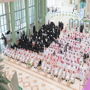 رئيس الجامعة يتوج كلية التربية بجوائز الملتقى الطلابي الخامس