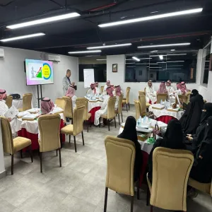 ضمن مشروع تطوير وتدريب قيادات منسوبي الجامعة : العمادة تقيم برنامج ( المهارات القيادية )