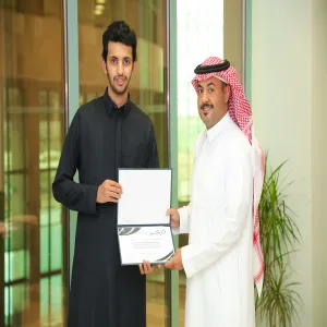 مدير المركز الإعلامي يلتقي بالطلاب المشاركين في المقاطع الخاصة باحتفاء الجامعة بمناسبة يوم التأسيس
