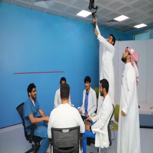 المركز الإعلامي يستعد لحفل تخريج الدفعة الرابعة عشرة من طلاب الجامعة