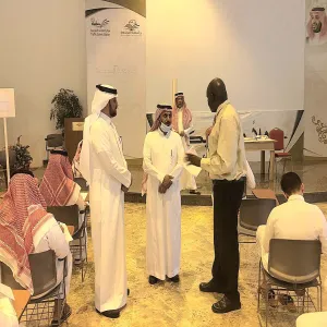 رئيس اللجنة الدائمة لمجلس الكلية يتفقد سير الاختبارات النهائية