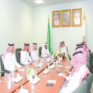 رئيس الجامعة يرأس الجلسة العاشرة للجنة الخطط والمناهج الدراسية ويؤكد على أهمية التطوير المستمر البرامج الدراسية وتوحيد ترميز المقررات