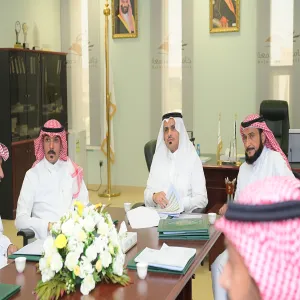 عميد الموارد البشرية المكلف يقوم بزيارة للإدارة العامة للأداء ومراقبة الدوام
