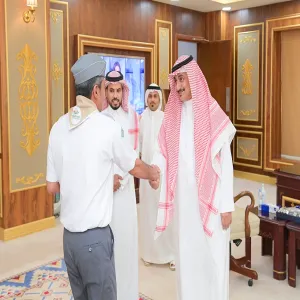 رئيس الجامعة يلتقي جوالة الجامعة المشاركين في الخدمة العامة في الحج