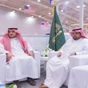 الرئيس التنفيذي للكلية التطبيقية يشكر الخدمات