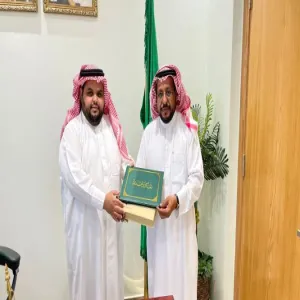 الإدارة تكرم الأستاذ الغنام