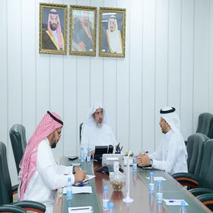 الأستاذ الدكتور مسلّم الدوسري يعقد اجتماعاً مع عمداء عددٍ من الكليات
