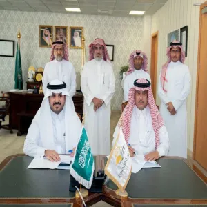 معهد الدراسات والخدمات الاستشارية يوقع مذكرة تفاهم مع الكلية التطبيقية بالجامعة