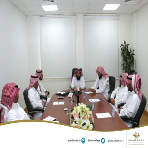 رئيس اللجنة الدائمة لمجلس الكلية يلتقي أعضاء وكالة الكلية لشؤون الطلاب
