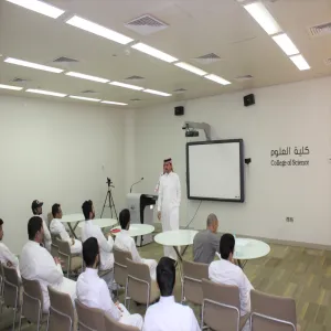 وحدة الخريجين تعقد لقاءً بالطلاب المتوقع تخرجهم