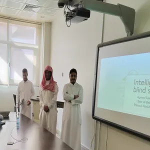 قسم علوم الحاسب والمعلومات يناقش المشاريع الطلابية