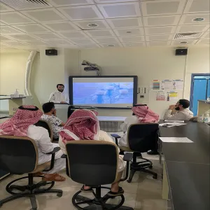 قسم الكيمياء يناقش ويقيم طلاب التدريب الصيفي