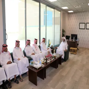 مدير عام الشؤون الإدارية والمالية يقوم بزيارة لوكيل الجامعة للتنمية والاستثمار