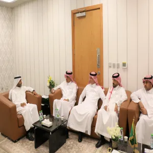 مدير عام الشؤون الإدارية والمالية يقوم بزيارة لوكيل الجامعة للدراسات العليا و البحث العلمي