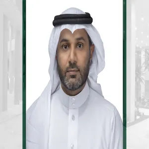 منسوبي الإدارة العامة للخدمات يهنئون وكيل الجامعة للدراسات العليا والبحث العلمي