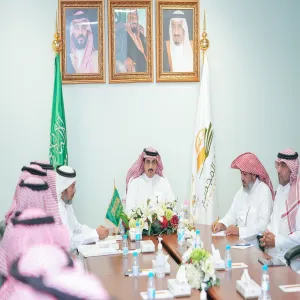 رئيس الجامعة يدشن نظام البرامج التعليمية المدفوعة
