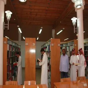 الكلية تنظم زيارة لمكتبة دار الرحمانية
