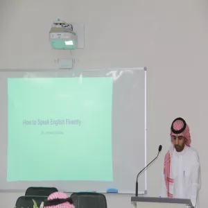 نادي اللغة الإنجليزية بالكلية يقيم دورة بعنوان ( كيف تتحدث اللغة الإنجليزية بطلاقة )