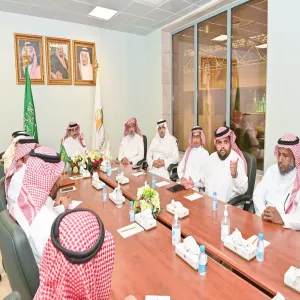 رئيس الجامعة يدشن نظام ادارة المركبات