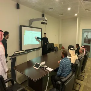 الكلية تقيم لقاءً لمناقشة مشاريع التخرج لطلاب وطالبات قسم الحاسب والمعلومات