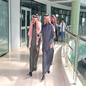 وكيل الجامعة للدراسات العليا والبحث العلمي يقوم بزيارة تفقدية لمتابعة سير الاختبارات بالكلية