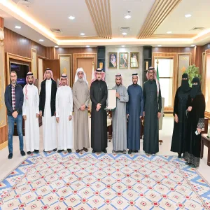 رئيس الجامعة يتسلم تقارير الإدارة العامة للإيرادات البديلة