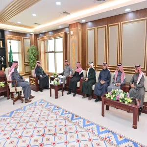 رئيس الجامعة يستقبل فريق إعداد الميزانية ويطلع على تقرير ميزانية الجامعة للعام المالي (2024م)
