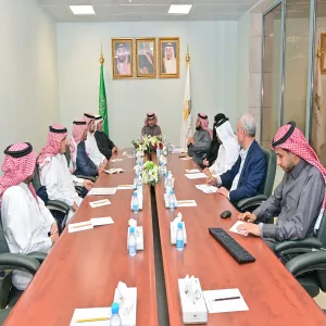 رئيس الجامعة يطلع على البرامج المتقدمة للاعتماد