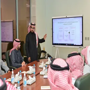 رئيس الجامعة يتسلم تقرير عمادة شؤون الطلاب للفصل الأول من العام الجامعي 1445هـ