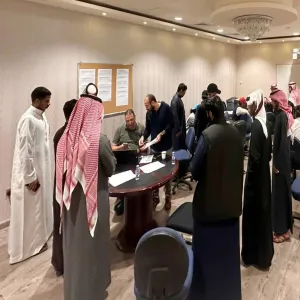 الرئيس التنفيذي للكلية يتفقد سير العملية التعليمية مع بداية الفصل الدراسي الثاني للعام الجامعي 1445هـ