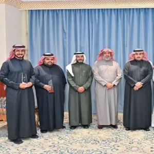 رئيس الجامعة يكرم الإدارة العامة للخدمات لمساهمتها الفعالة في مؤتمر التنمية المستدامة