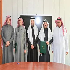 وكيل الجامعة للشؤون التعليمية يحضر مراسم توقيع مذكرة تفاهم بين الكلية التطبيقية ومجموعة الفحص الثلاثي لتقنية المعلومات