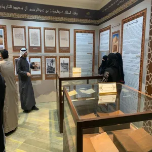 طلبة الكلية في زيارة تعريفية للمكتبة المركزية
