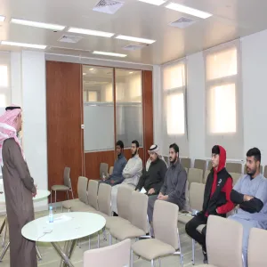 وحدة شؤون الخريجين تعقد لقاءً بالطلاب المتوقع تخرجهم