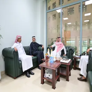 زيارة وفد جامعة جدة لعمادة تقنية المعلومات والتعليم الإلكتروني