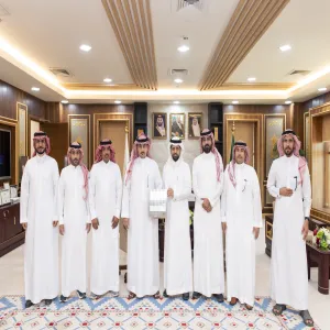 رئيس الجامعة يتسلم تقريراً عن إنجازات الإدارة العامة للمشروعات والتشغيل والصيانة
