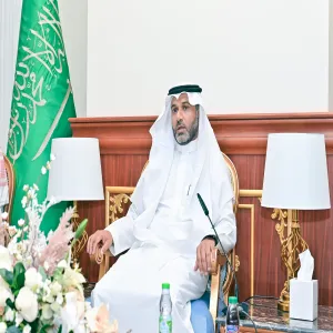 وكيل الجامعة للدراسات العليا والبحث العلمي يكرم المشاركين والمنظمين في مؤتمر السكتة الدماغية